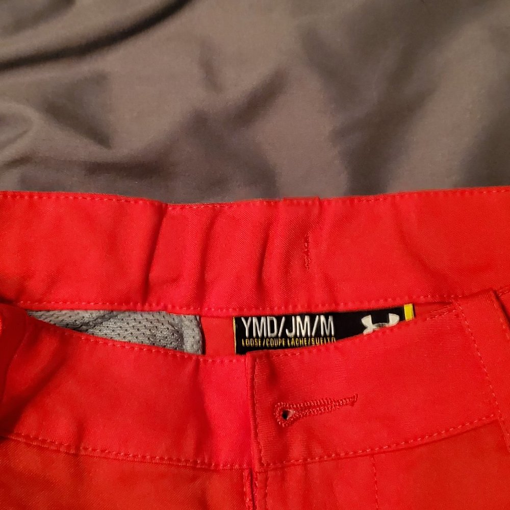 Lot of Under Armour YMD Red Shorts & CG long sleeved Athletic Green Shirt Medium - Picture 3 of 5